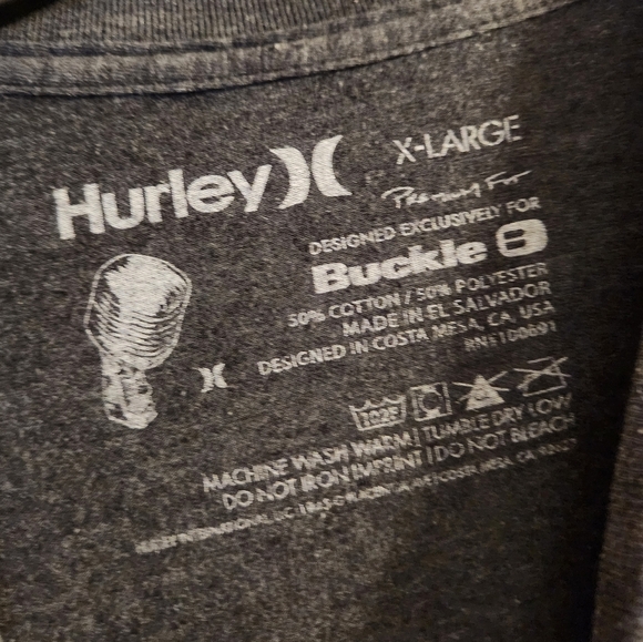 XL Hurley Buckle Exclusive - Picture 2 of 3